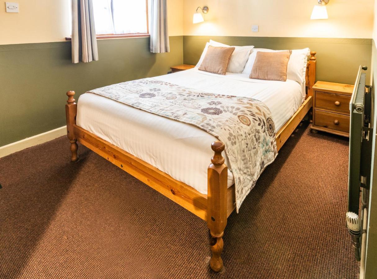 The Half Moon Inn And Country Lodge يوفيل المظهر الخارجي الصورة